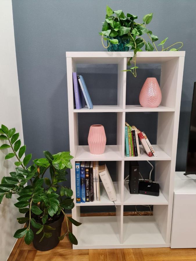 Apartman Vinyl - Self Chek-In โอซีเยก ภายนอก รูปภาพ