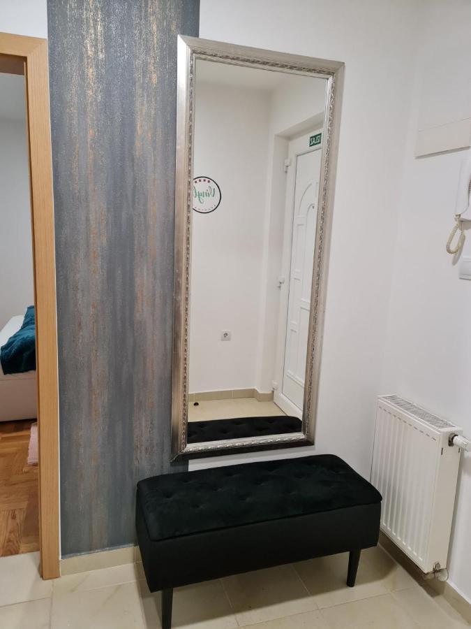 Apartman Vinyl - Self Chek-In โอซีเยก ภายนอก รูปภาพ